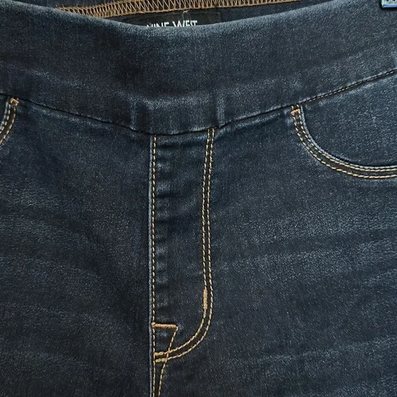 Beautiful NINE WEST pull on jeans - Picture 3 of 9